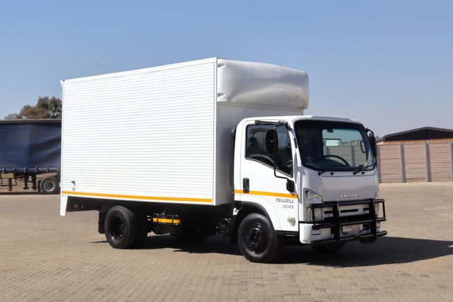 2014 Isuzu NPR 300 AMT VOLUME BODY TRUCK