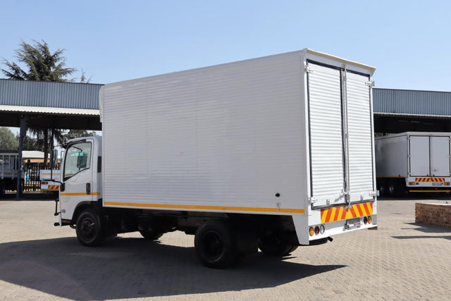 2014 Isuzu NPR 300 AMT VOLUME BODY TRUCK