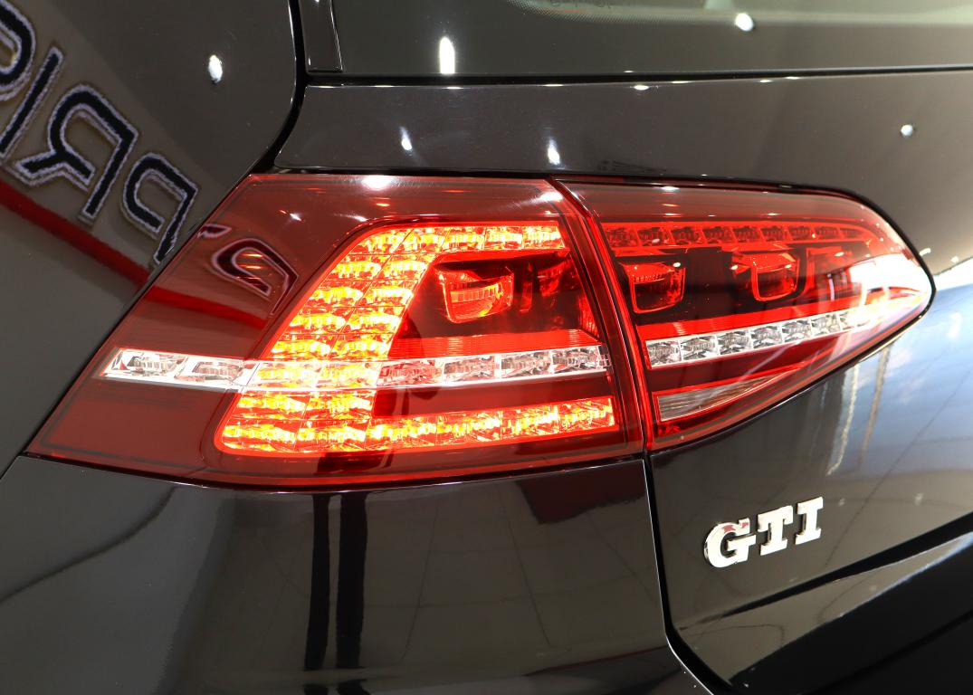 2017 Volkswagen Golf VII GTI 2.0 TSI DSG