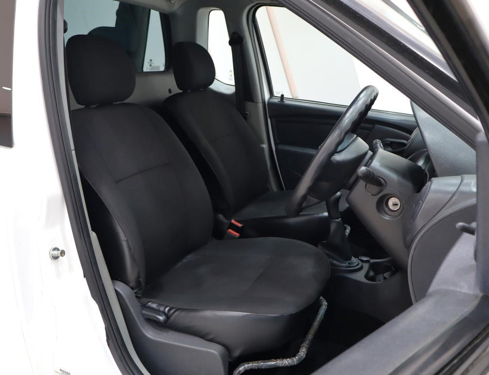 Nissan NP200 1.6i (Aircon) Safety Pack
