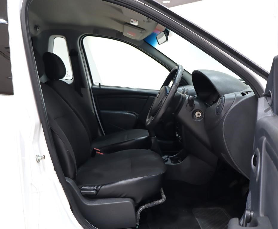 Nissan NP200 1.6i (Aircon) Safety Pack