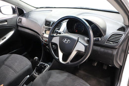 2015  Hyundai Accent Sedan 1.6 Motion