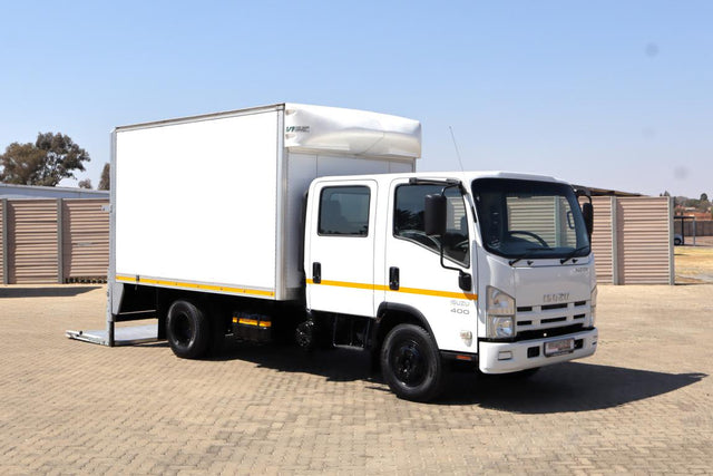 2010 Isuzu NPR 400 AMT VOLUME BODY TRUCK