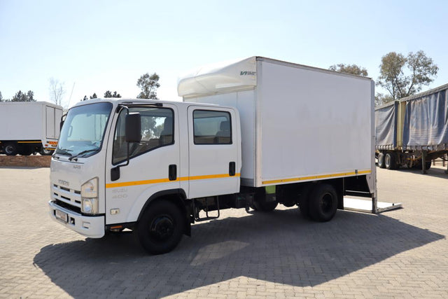 2010 Isuzu NPR 400 AMT VOLUME BODY TRUCK