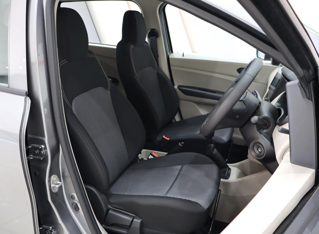 2025 Renault Triber 1.0 Evolution