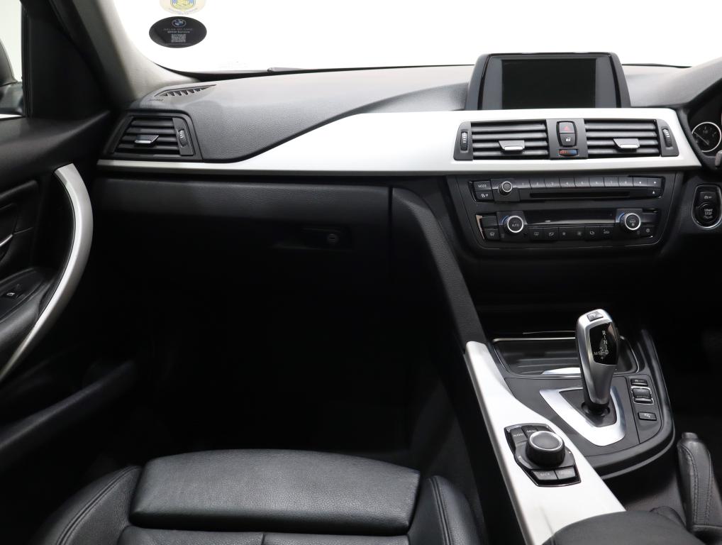 2012 BMW 3 Series 320i auto