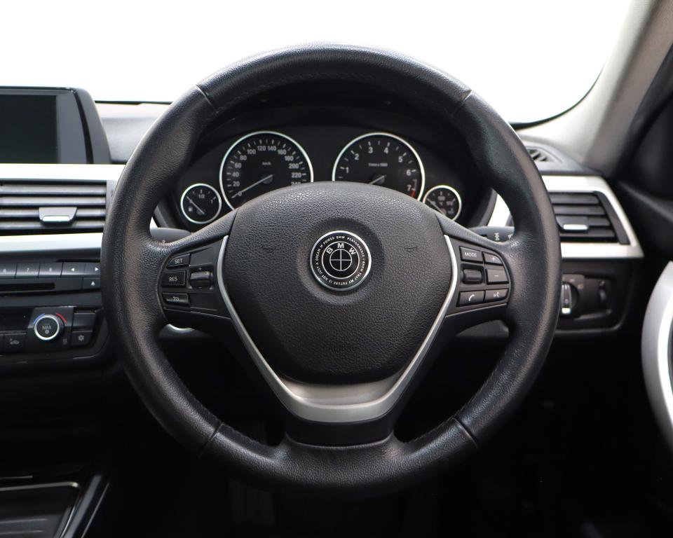 2012 BMW 3 Series 320i auto