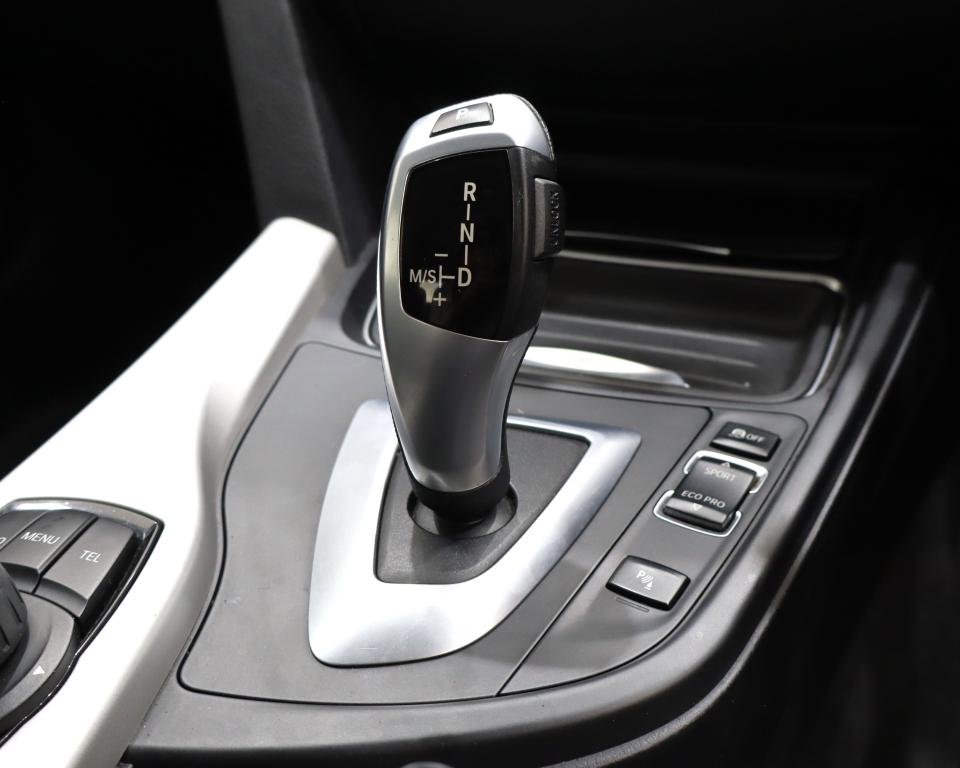 2012 BMW 3 Series 320i auto