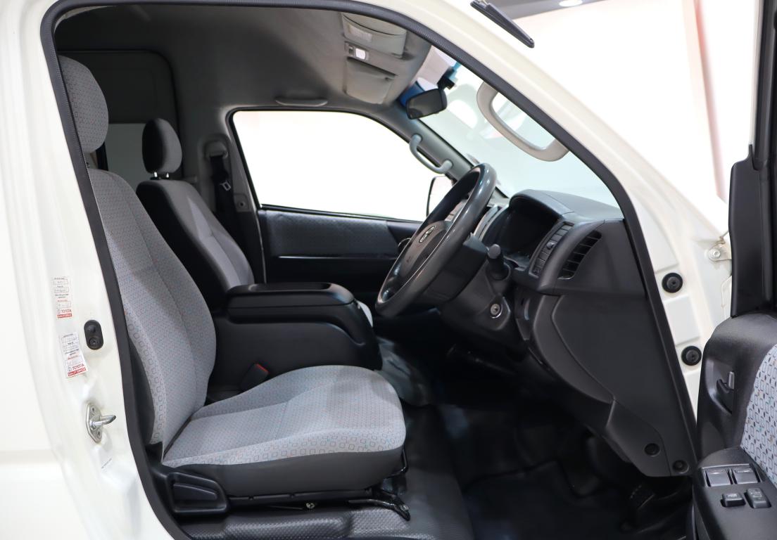 2022 Toyota Quantum 2.5D-4D GL 14-Seater Bus