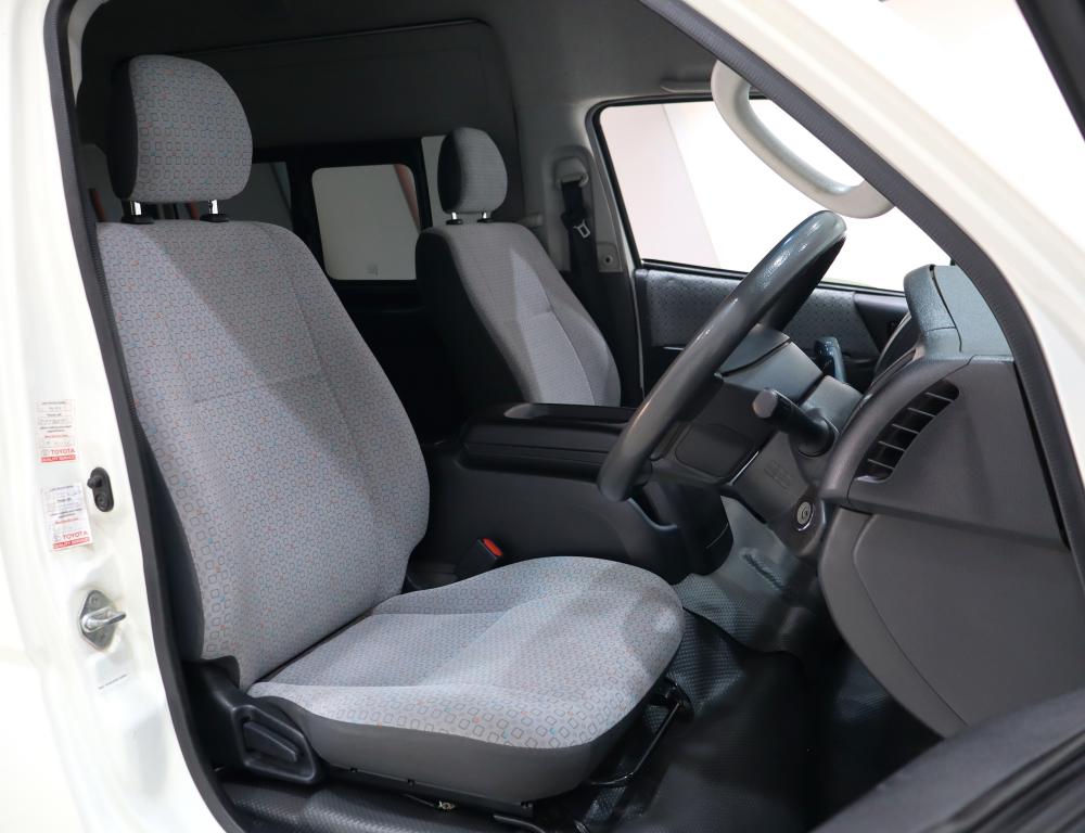 2022 Toyota Quantum 2.5D-4D GL 14-Seater Bus