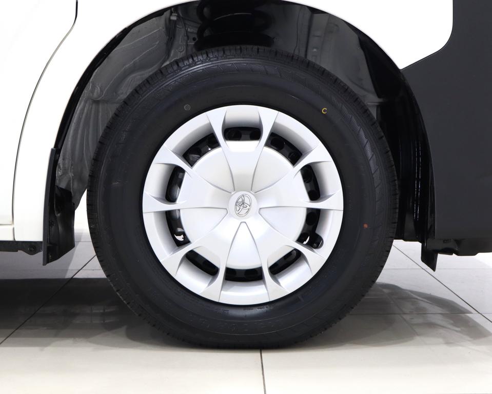 2021 Toyota Quantum 2.8 LWB Crew Cab