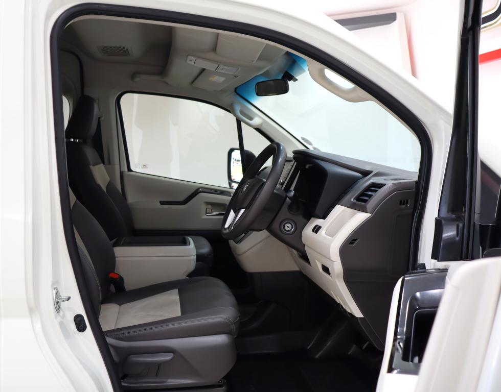 2023 Toyota Quantum 2.8 SLWB Bus 14-seater GL Auto