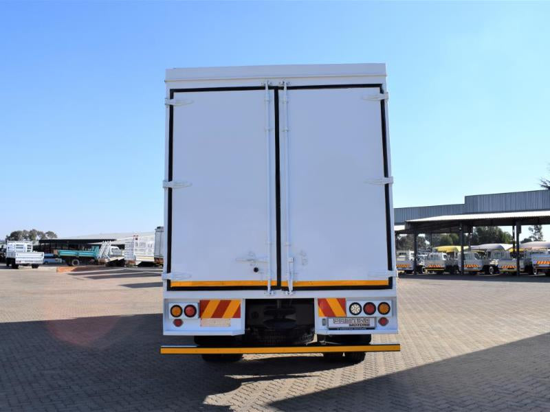 2011 Fuso FM 16-270FC Volume Body Truck
