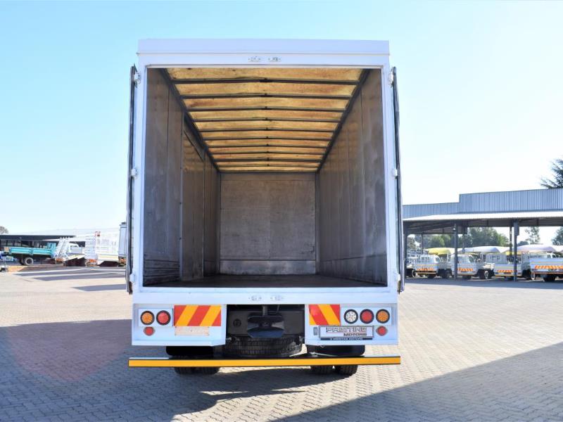 2011 Fuso FM 16-270FC Volume Body Truck