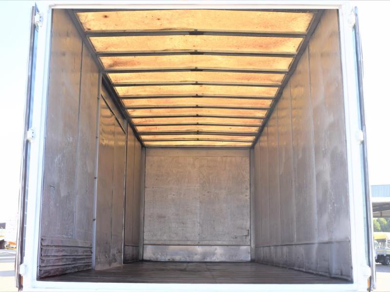 2011 Fuso FM 16-270FC Volume Body Truck