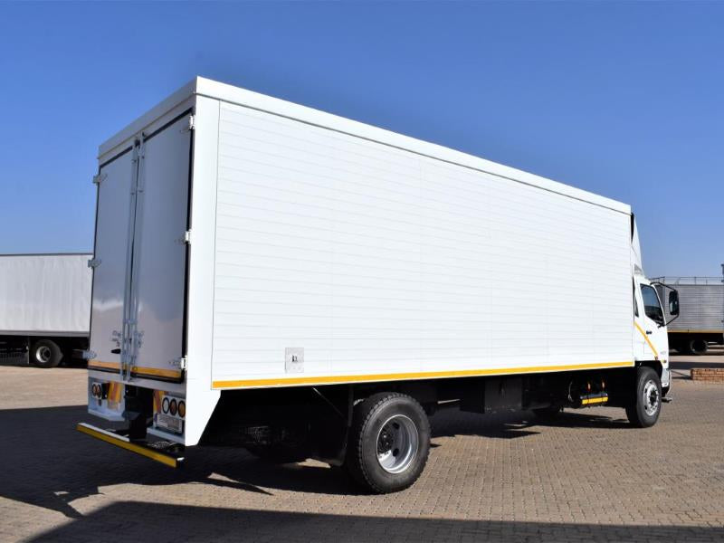 2011 Fuso FM 16-270FC Volume Body Truck