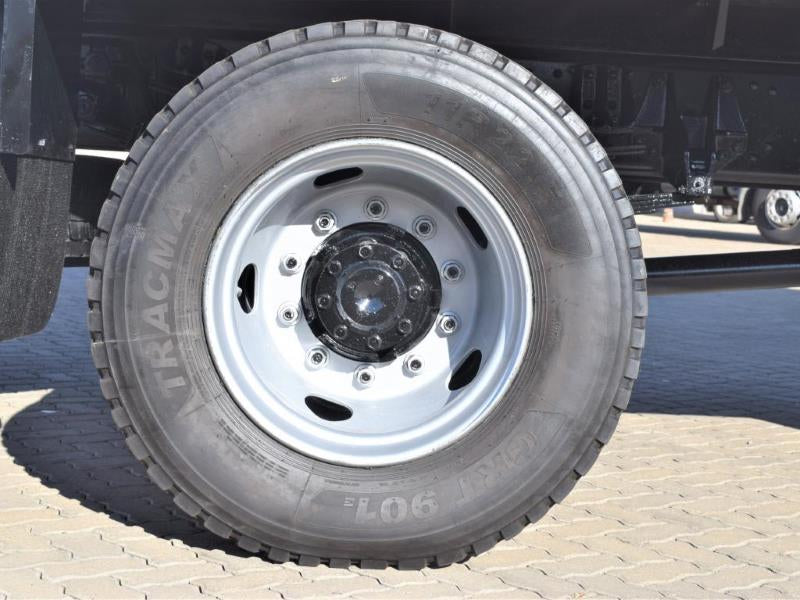 2011 Fuso FM 16-270FC Volume Body Truck
