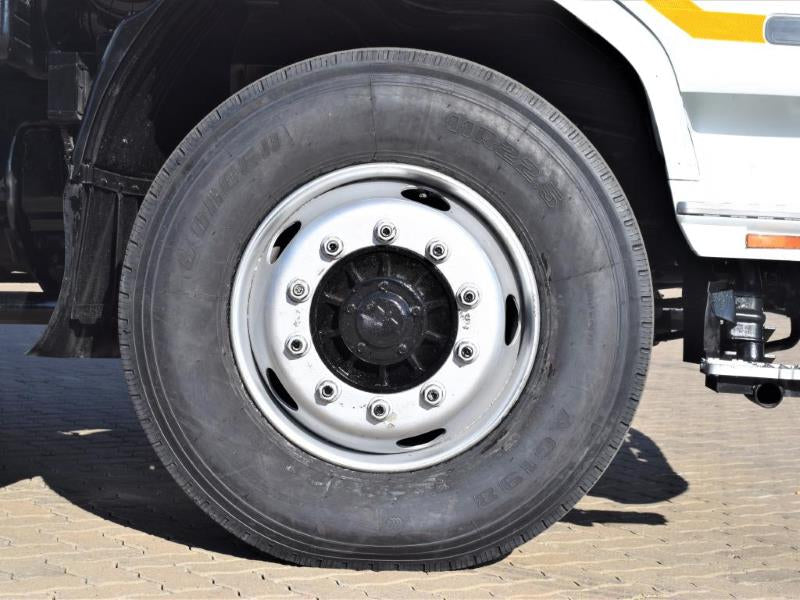 2011 Fuso FM 16-270FC Volume Body Truck