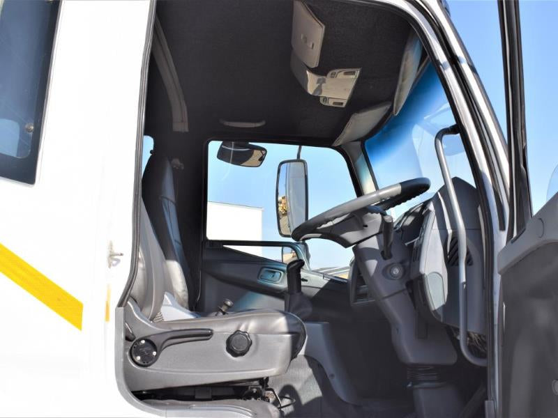 2011 Fuso FM 16-270FC Volume Body Truck