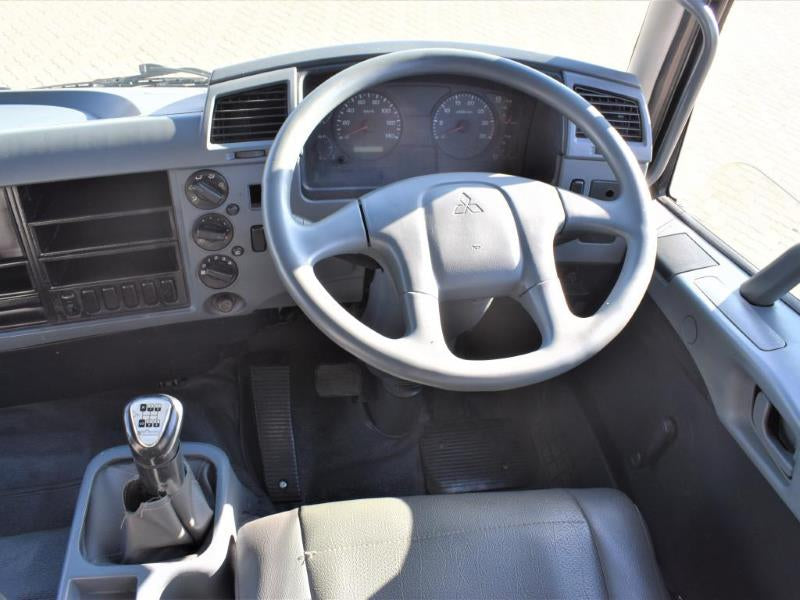 2011 Fuso FM 16-270FC Volume Body Truck