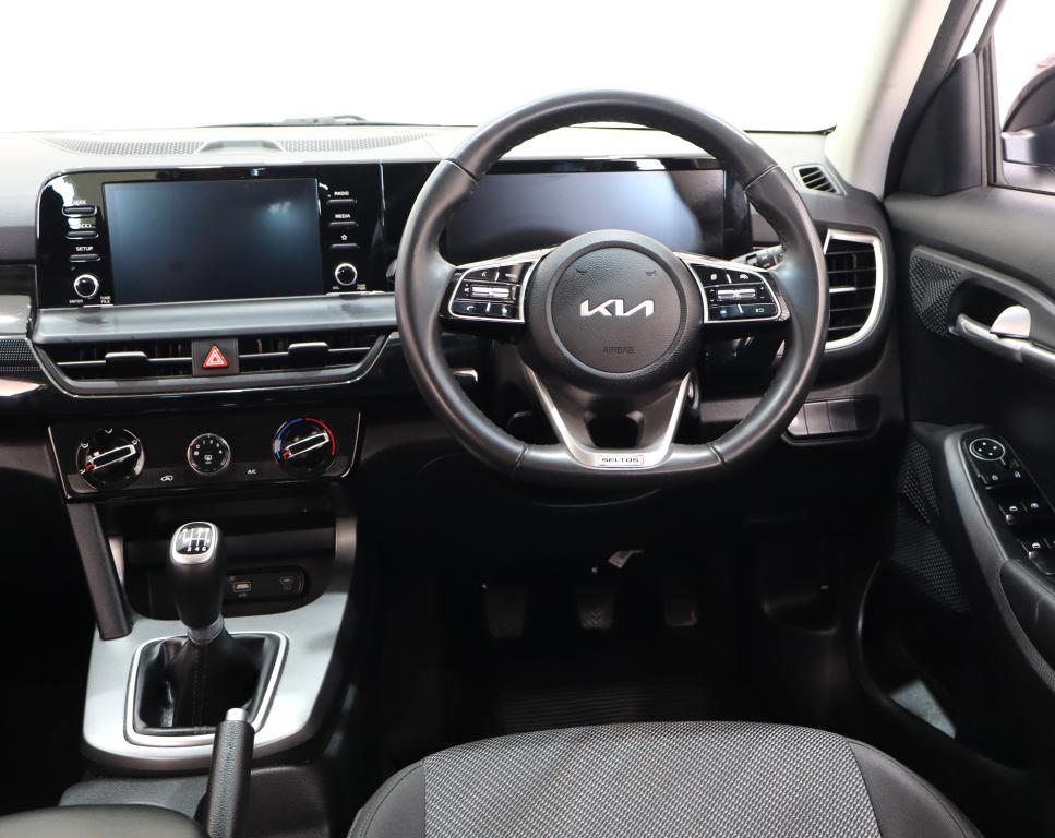 2025 Kia Seltos 1.5 LX Manual
