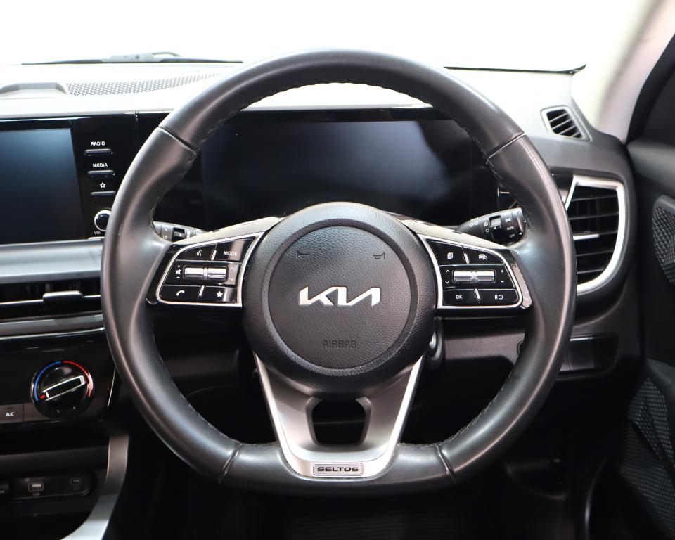 2025 Kia Seltos 1.5 LX Manual