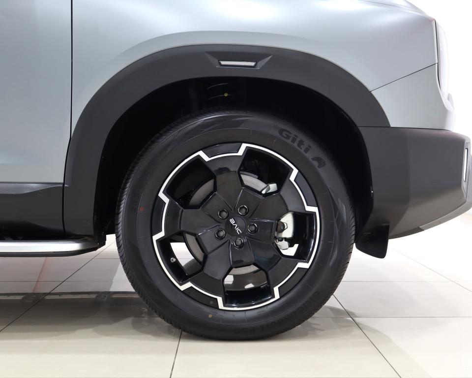 2025 BAIC B30 1.5T HEV Premium Adventure AWD