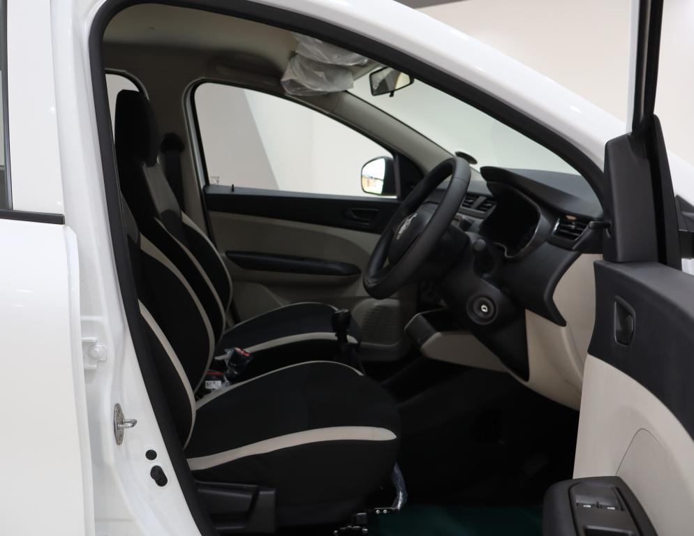 2025 Renault Triber 1.0 Expression