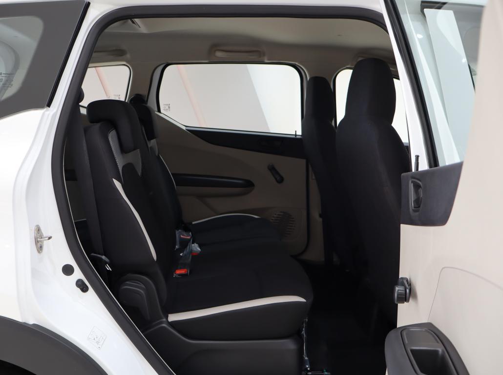 2025 Renault Triber 1.0 Expression
