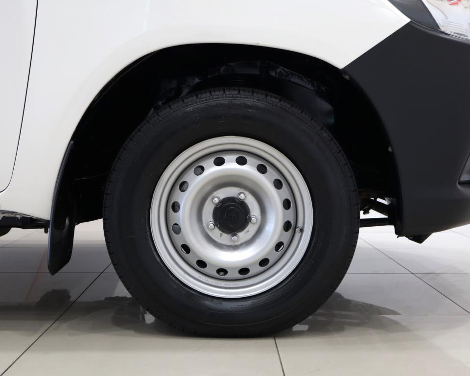 2022 Toyota Hilux 2.0 (Aircon)