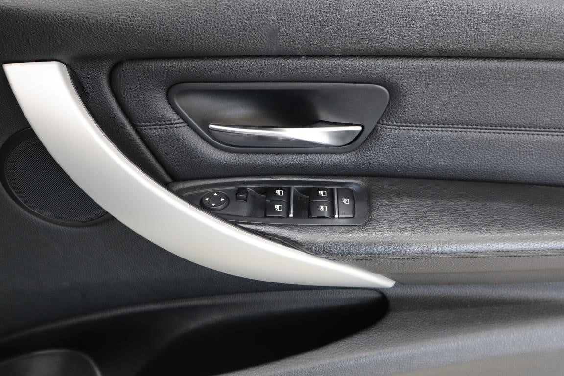2016 BMW 3 Series 320i auto