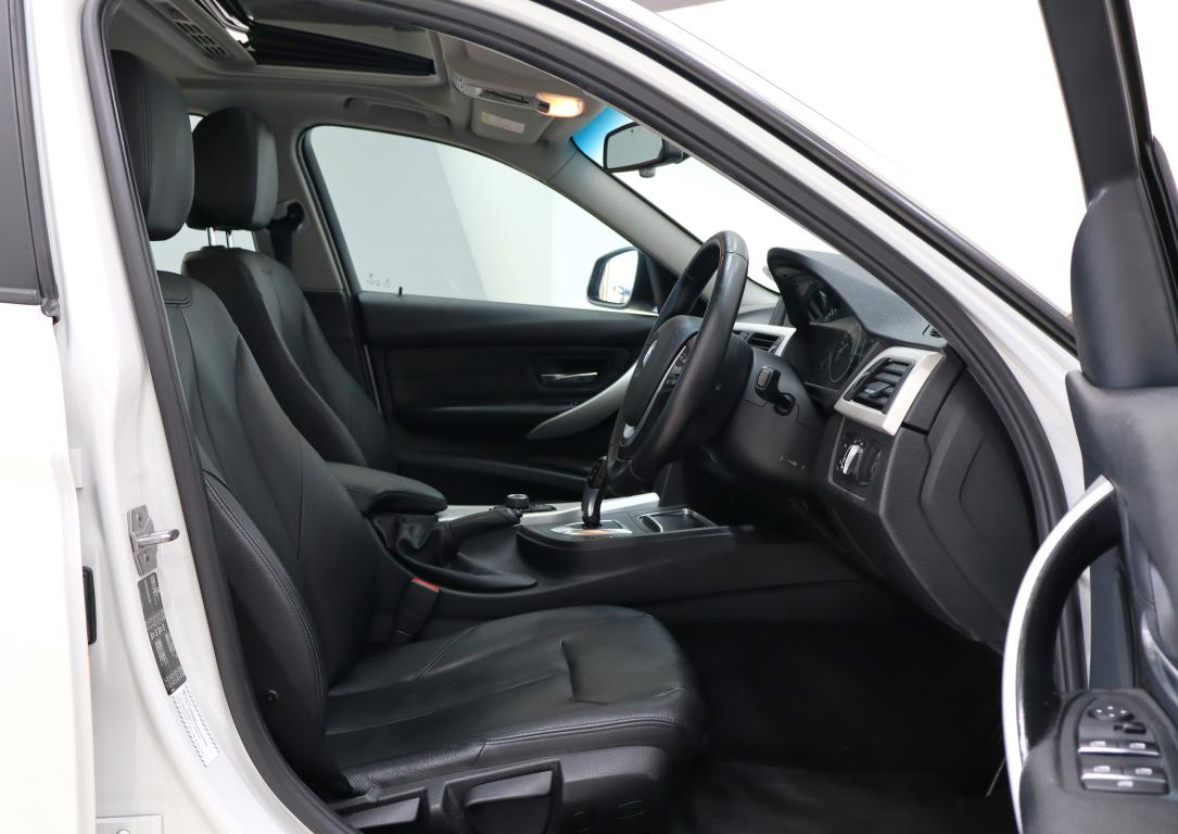 2016 BMW 3 Series 320i auto