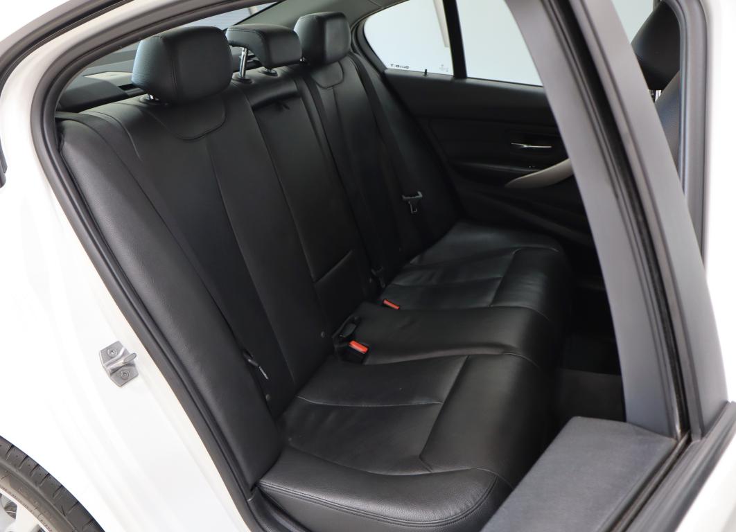 2016 BMW 3 Series 320i auto