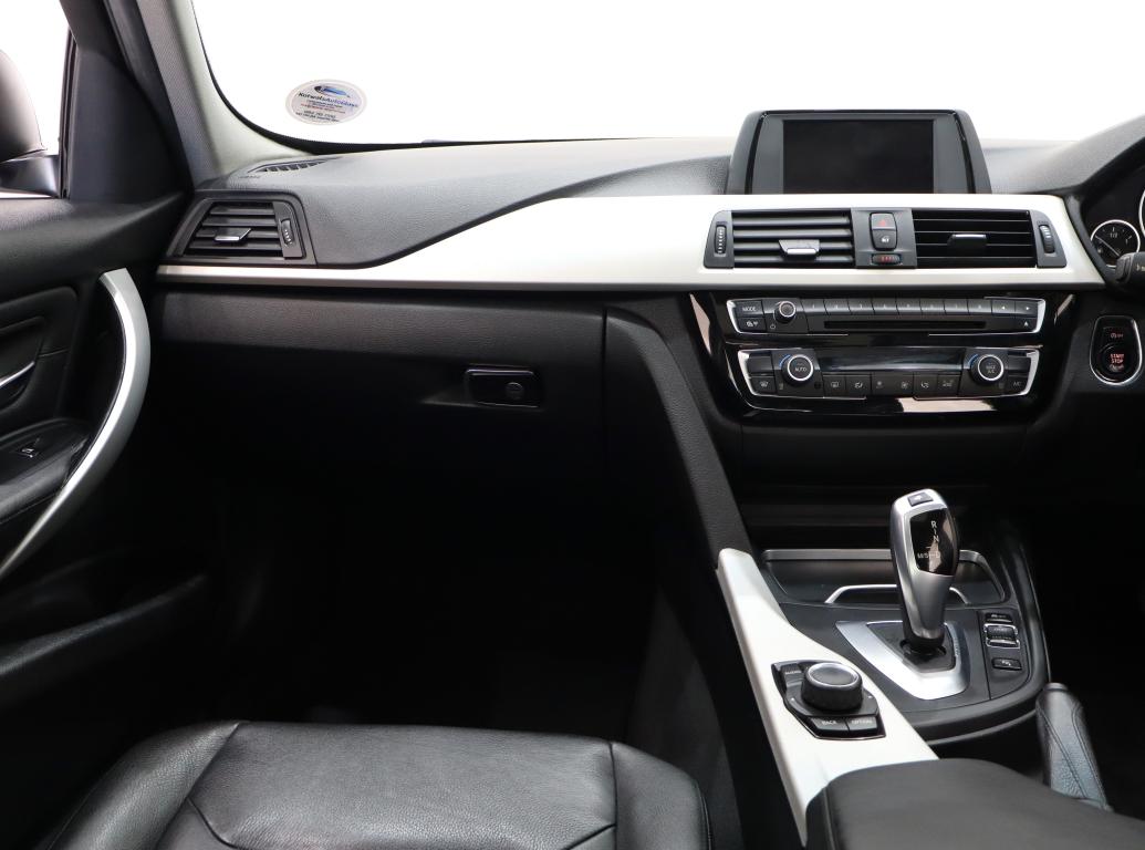 2016 BMW 3 Series 320i auto