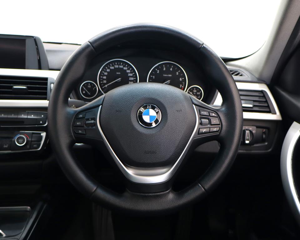 2016 BMW 3 Series 320i auto