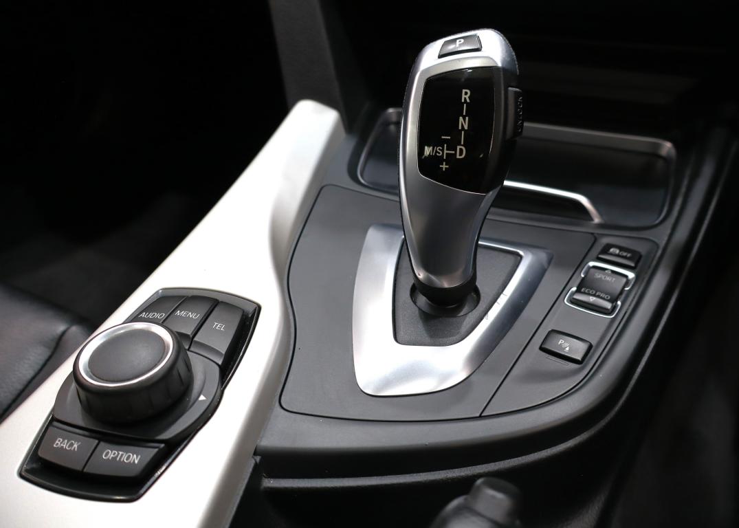 2016 BMW 3 Series 320i auto